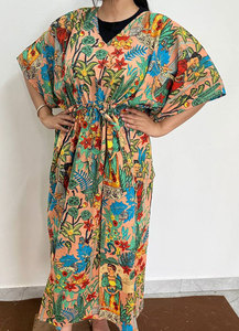 Hermoso Vestido Kaftán de Algodón Estampado para Mujer con Tela Ligera, Diseño Artístico Vibrante y Corte Holgado que Cubre Todo el Cuerpo - Product Image 4