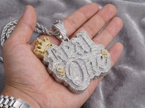 จี้ตัวอักษร Iced REAL ONE ประดับเพชร VVS มอยส์ซาไนต์ เงินแท้ S925 ชุบทอง สไตล์ฮิปฮอป สตรีทแวร์ พร้อมสร้อยคิวบาลิงค์ ปรับแต่งได้ - Product Image 3