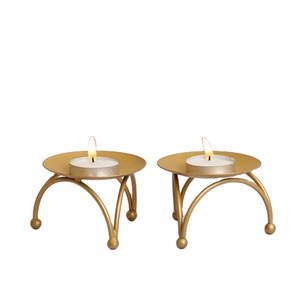 Nuevo y Elegante Portavelas de Hierro Hecho a Mano, Dorado Pulido, Diseño Ligero y Duradero, Decoración Navideña para el Hogar - Product Image 1