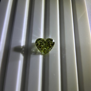 Diamant de laboratoire 1,7 carats, taille brillant cœur, vert jaunâtre intense fantaisie, VS1, certifié IGI, vente en gros, fabricant, usine - Product Image 5