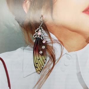 Pendientes de moda con alas de cicada y diamantes de imitación brillantes, de plástico y aleación de zinc, con brillo rosa a crema. - Product Image 5