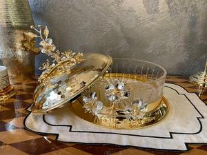 ชามแก้วใส่ช็อกโกแลตสุดหรู พร้อมฝาปิดลายดอกไม้สีทอง สำหรับจัดแสดงช็อกโกแลตที่บ้าน ใช้เสิร์ฟแขก และใส่ผลไม้อบแห้งในช่วงเทศกาล - Product Image 4