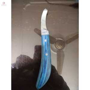 มีดตัดแต่งกีบม้าแบบใช้ซ้ำได้ ด้ามไม้จับถนัดมือ พร้อมใบมีดคมด้านเดียวแบบถอดได้ รุ่น D Blade สำหรับม้า - Product Image 4