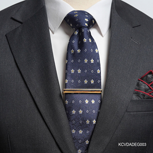 Elegante pasador de corbata para hombre chapado en oro de 18 quilates con piedra preciosa de cuarzo ahumado facetado Feng Shui – KCVDADEG003 |   Colección Tinh Vu |   Vietnam - Product Image 3