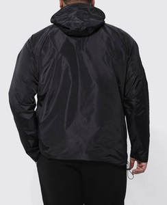 เสื้อแจ็คเก็ตผู้ชายปี 2026 แจ็คเก็ตกันลมโพลีเอสเตอร์พร้อมโลโก้สั่งทำได้ ดีไซน์หลวมแบบยูนิเซ็กซ์ ปกเสื้อแบบปกเชิ้ต แจ็คเก็ตโค้ชแบบเรียบง่าย แจ็คเก็ตกันลม - Product Image 3