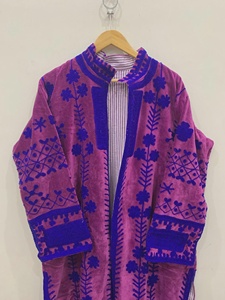 Robe Kimono Élégante Violette Suzani, Longue Veste Bohème Vintage Brodée Florale en Velours, Idéale pour les Festivals d'Hiver - Product Image 1