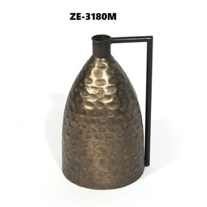 Vase à fleurs de table en fer forgé contemporain haut de gamme, fait main, résistant à la rouille, pour projets d'aménagement intérieur résidentiel de luxe, style côtier, Noël - Product Image 1