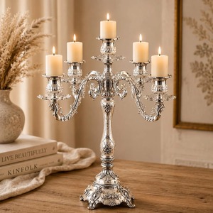 Candélabre de luxe en argent à trois bras pour la décoration de la maison, porte-bougie en métal durable - Product Image 5