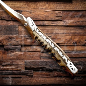 Cuchillo de caza Bowie SIZZCO personalizado hecho a mano con mango de cuerno de carnero, hoja de acero D2 de 13 pulgadas con punta de clip, funda de cuero, el mejor regalo para él. - Product Image 4