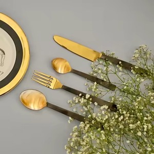 Collection de Couverts Métalliques Haut de Gamme pour la Décoration Intérieure et les Marchés Hôteliers - Product Image 1