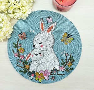 Set de table lapin perlé turquoise fait main en perles de rocaille, motif floral, pour Pâques et décoration de table de printemps - Product Image 5