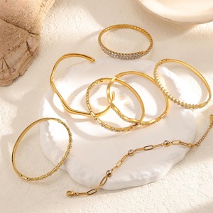 Bracelets en moissanite de qualité supérieure pour femmes, au design élégant, pour mariage ou soirée, disponibles à la vente - Product Image 4