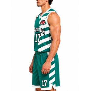 Ensemble maillot et short de basketball, uniforme sportif pour l'entraînement et les matchs, vêtements de basketball personnalisés pour les clubs et les équipes. - Product Image 3