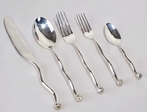 Ensemble de couverts de design rond haut de gamme en acier inoxydable avec finition miroir, idéal pour une table élégante, utilisation en hôtel, restaurant et usage quotidien. - Product Image 1