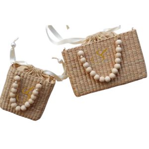 Sac fourre-tout en paille avec poignée en perles : Sac à main artisanal en jacinthe d'eau - Product Image 1