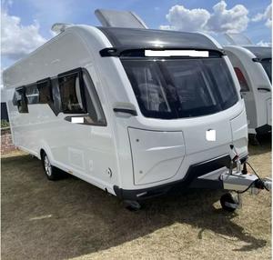 Remolque de doble eje para viajes y camping que ofrece un equilibrio mejorado, soporte para cargas pesadas, interior espacioso y movimiento suave. - Product Image 6