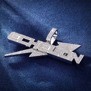 จี้ห้อยคอฮิปฮอปเงินแท้ 925 ประดับเพชรโมอิสซาไนต์ VVS ดีไซน์หรูหราแบบสองสี พร้อมอักษรย่อสั่งทำพิเศษ - Product Image 3