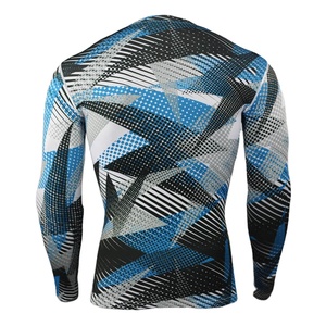 Protector de erupción de cuello redondo con estampado de camuflaje mixto para hombre, protección UV y de secado rápido con Diseño de manga completa a la venta - Product Image 2