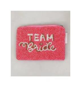 Monedero YEEHAW bordado con cuentas de semillas, diseño de patrón de moda, diseño único, hecho a mano, con cuentas y flores. - Product Image 5