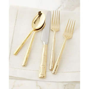 Ensemble de couverts en métal élégant et durable pour la cuisine et la table à manger, avec finition polie de qualité supérieure - Product Image 1