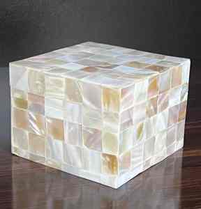 Boîte de rangement pour bijoux en os sculptée à la main de qualité supérieure – Article cadeau ethnique pour la décoration de la maison - Product Image 3