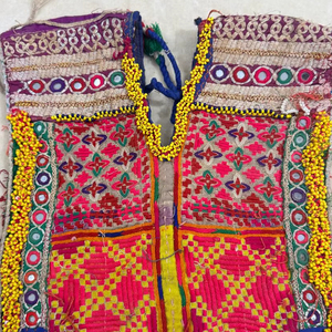 Collier de cou indien vintage fait main Banjara avec broderie et travail de miroirs, patch décoratif pour collier de cou Banjara à embellir - Product Image 1