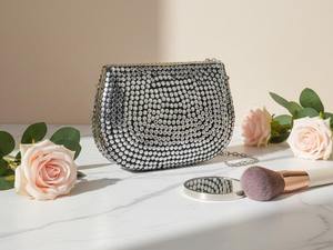 Pochette de luxe artisanale en métal, ornée de cristaux et de strass, pour femmes, d'Inde. - Product Image 4