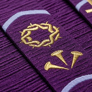 Étole liturgique violette haut de gamme avec croix dorée et broderie couronne d'épines, fait main, pour vêtement liturgique chrétien - Product Image 6