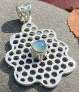 Nuevo Colgante de Plata Alemana Hecho a Mano de Calidad AAA, Proveedor de Joyería, Colgante de Plata con Gema Redonda para Mujer, Precio Especial - Product Image 1