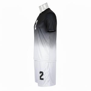 Tenue de football personnalisée 100 % polyester par sublimation, respirante et à séchage rapide, ensemble maillot et short de football noir et blanc dégradé pour équipe - Product Image 3