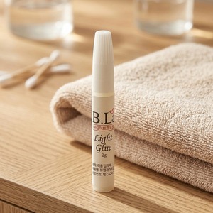 กาวติดเล็บแบบแม่นยำ 2 กรัม สูตร UV แสงอ่อน รับผลิตแบรนด์ส่วนตัว OEM/ODM กาวติดปลายเล็บ - Product Image 2