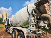 Camion malaxeur à béton d'occasion léger électro-hydraulique Zoomlion 2021 de 12 m³ avec châssis Howo et revêtement de tambour résistant à l'usure