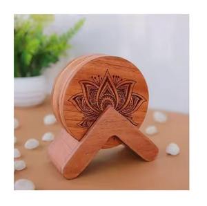 Juego de posavasos de madera con diseño cuadrado para bebidas, superficie duradera y protectora - Product Image 6