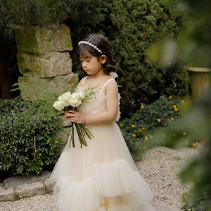 Vestido de Princesa Multicapa Color Blanco Nublado, Tul, Tafetán, Satén, con Cuentas Hechas a Mano, para Fiesta - Product Image 4