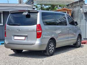 Fourgonnette d'occasion Hyundai Starex Argentée 2019, 9 places, MPV familial, véhicule de transport 4x4, voiture d'occasion coréenne - Product Image 2
