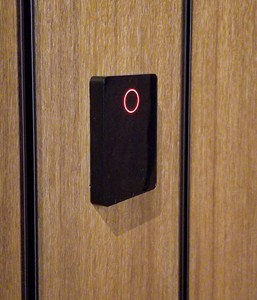Lector de Control de Acceso con Tecnología Dual y Tarjeta Inteligente Sin Contacto IP65 - Product Image 2