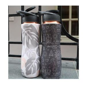 Botella de agua clásica de cobre para el almacenamiento diario de agua, basada en prácticas tradicionales de salud. - Product Image 1