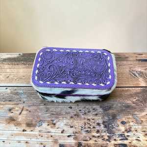 Étui à bijoux bohème en cuir repoussé avec fermeture éclair violette et motif cachemire sur le dessus, idéal pour le rangement et les voyages - Product Image 2