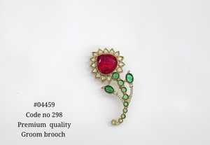 Broche de marié de qualité supérieure 04459, en forme de fleur, avec pierre doublette ovale émeraude rose, plaquée Mehandi, pour mariage et soirée. - Product Image 3