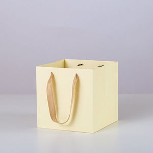 Sacs fourre-tout élégants en papier kraft carré, imprimés sur mesure, motif floral de luxe avec poignées pour l'emballage de vêtements et de cadeaux - Product Image 5