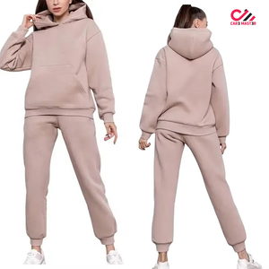 Survêtement de course ajusté personnalisé pour femme, idéal pour l'entraînement sportif, le jogging et le style décontracté, vente en gros de survêtements personnalisés - Product Image 1