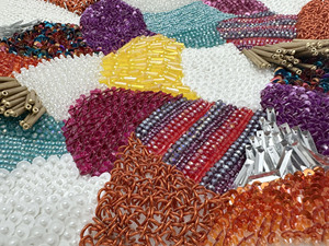 Nuovo design multicolore 2027 con perline diverse e tecniche di lavorazione diverse per tessuti in pizzo, prodotto da un produttore specializzato. - Product Image 5