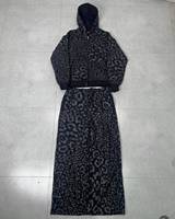 Setelan Olahraga Wanita Motif Leopard Hoodie Celana Panjang Gaya Kasual 100% Poliester Bernapas Berat Sedang