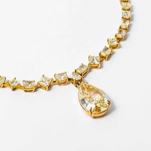 Impresionante Collar con Diamantes Amarillos de Laboratorio en Oro Amarillo de 14K, Multiforma, 35.00ct, Certificado IGI, Forma de Pera, de Lujo - Product Image 4
