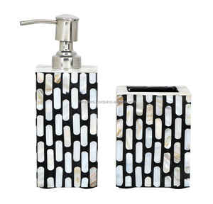 Ensemble de quatre pièces de comptoirs de salle de bain en nacre distributeur de liquide porte-brosse de vadrouille forme personnalisée coque élégante détail de surface - Product Image 1