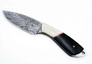 Outil utilitaire compact d'extérieur en acier Damas forgé à la main avec manche en os de chameau et bois d'ébène - Product Image 5