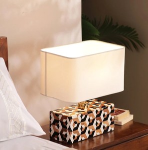 โคมไฟตั้งโต๊ะเคลือบลายเรขาคณิตพร้อมโคมผ้า |   โคมไฟข้างเตียงดีไซน์โมเดิร์นฟาร์มเฮาส์ ขั้วหลอด E26/E27 สำหรับใช้ในโรงแรม |   เรียบง่าย - Product Image 3