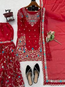 Conjunto de traje Anarkali Sharara de seda JMC premium con lentejuelas y adornos de remaches. - Product Image 6