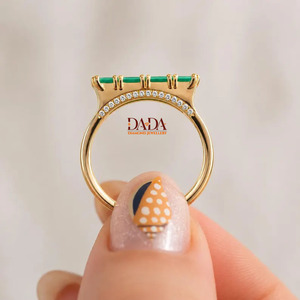 แหวนหมั้นเพชรทรงบาแก็ตต์ทองคำแท้ 14K แบบสั่งทำพิเศษ เพชรเพาะเลี้ยง ได้รับการรับรองจาก IGI เครื่องประดับหรูหราแบบมินิมอล สามารถสวมซ้อนกันได้ - Product Image 5