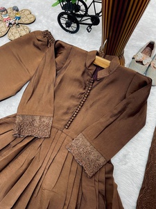 Costume Anarkali traditionnel marron pour fille avec dentelle, coupe ample, pour mariage et festivals, de Samp Corporation - Product Image 5